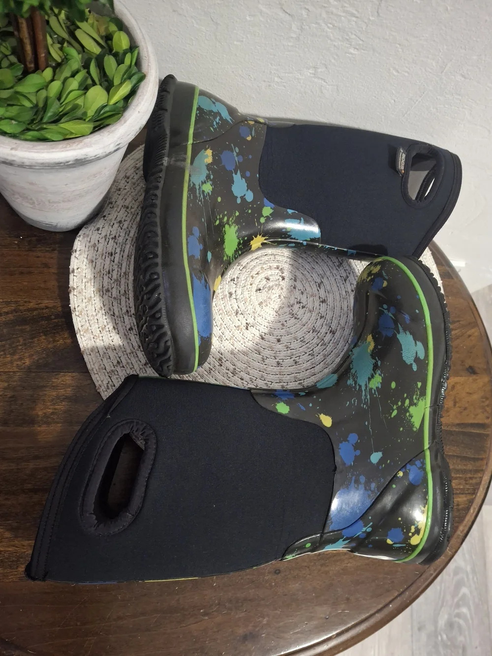 Bogs Kids Black Rain/Snow Boots Size 6.
